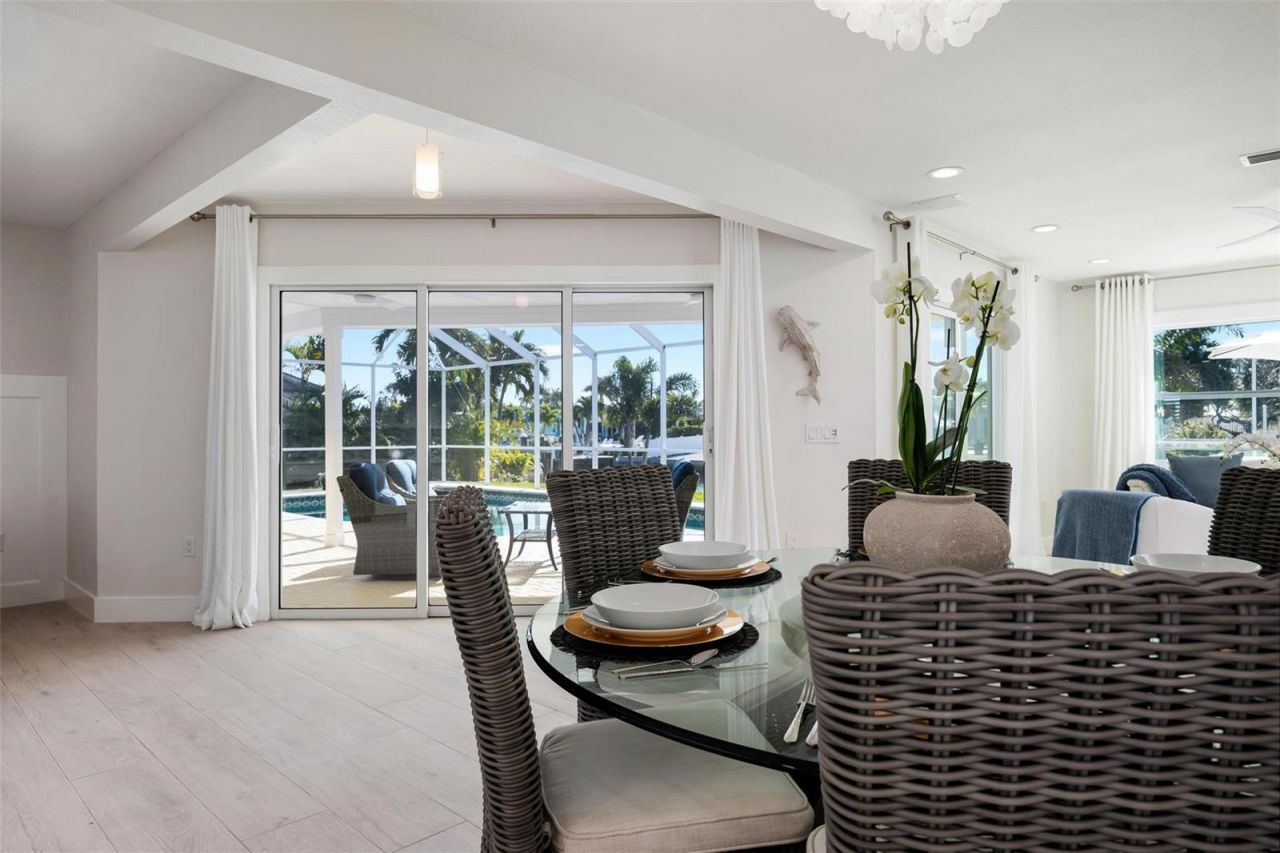 616 Foxworth Lane, Holmes Beach, FL 34217 Photo