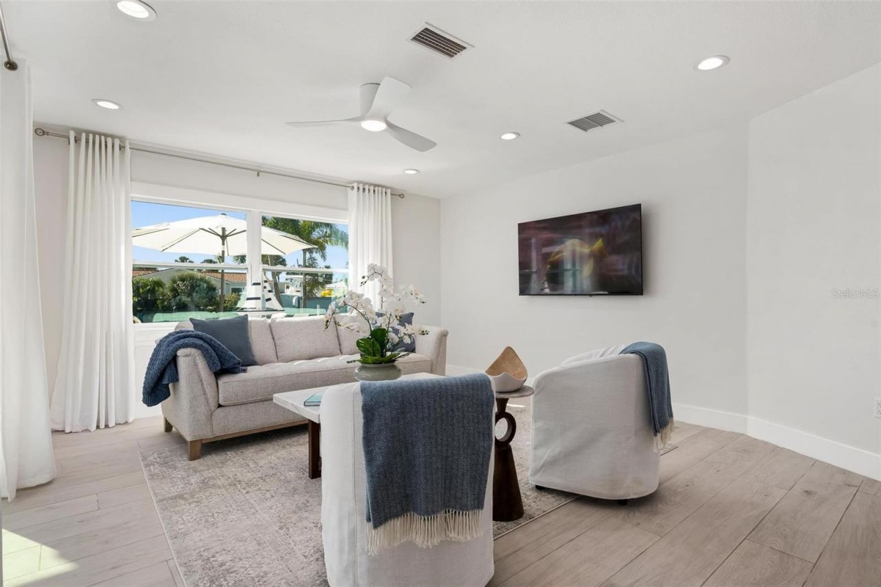 616 Foxworth Lane, Holmes Beach, FL 34217 Photo