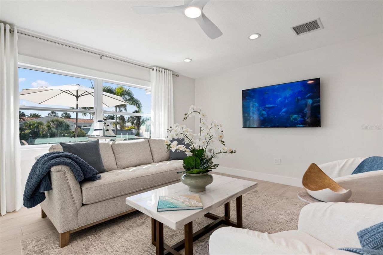 616 Foxworth Lane, Holmes Beach, FL 34217 Photo