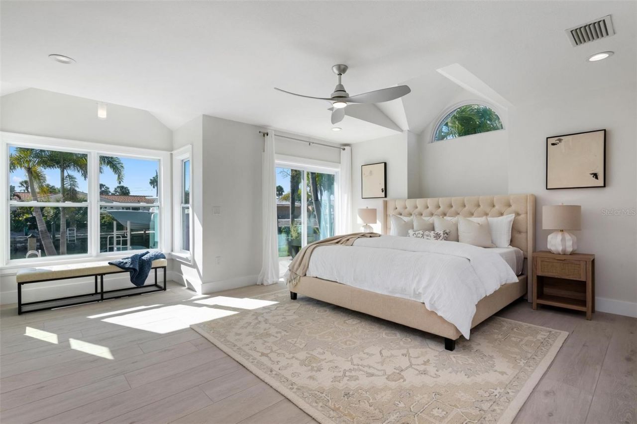 616 Foxworth Lane, Holmes Beach, FL 34217 Photo