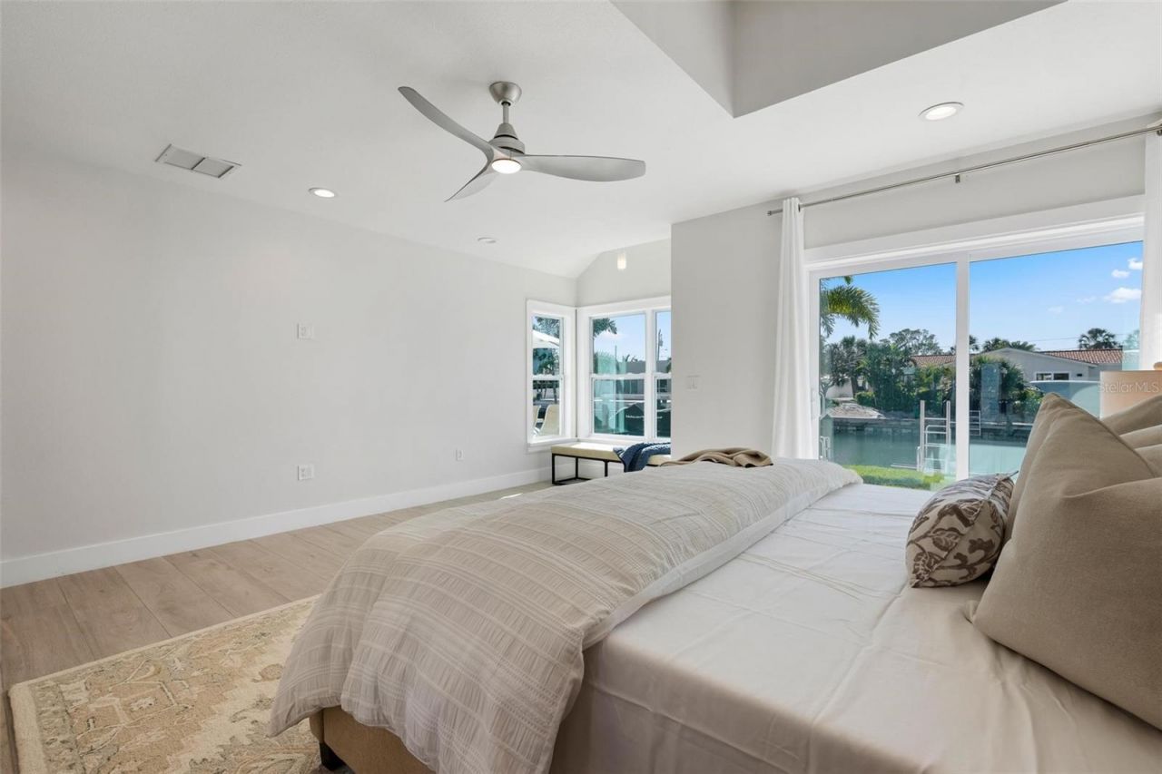 616 Foxworth Lane, Holmes Beach, FL 34217 Photo