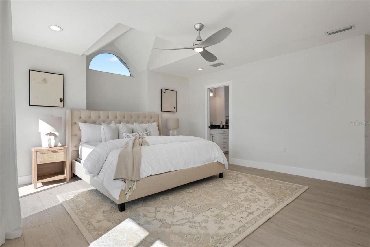 616 Foxworth Lane, Holmes Beach, FL 34217 Photo