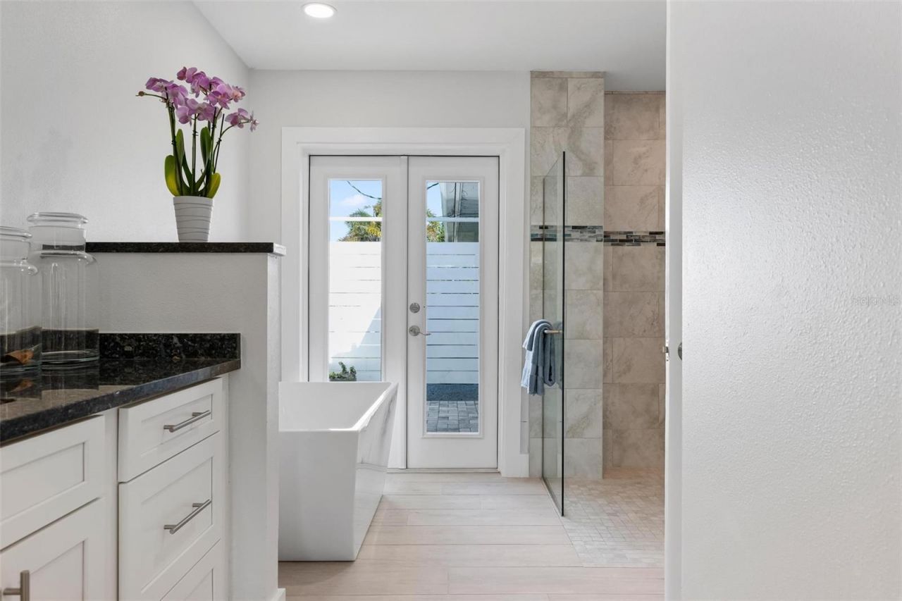 616 Foxworth Lane, Holmes Beach, FL 34217 Photo