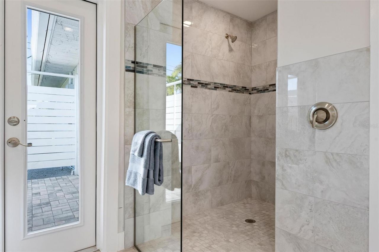 616 Foxworth Lane, Holmes Beach, FL 34217 Photo