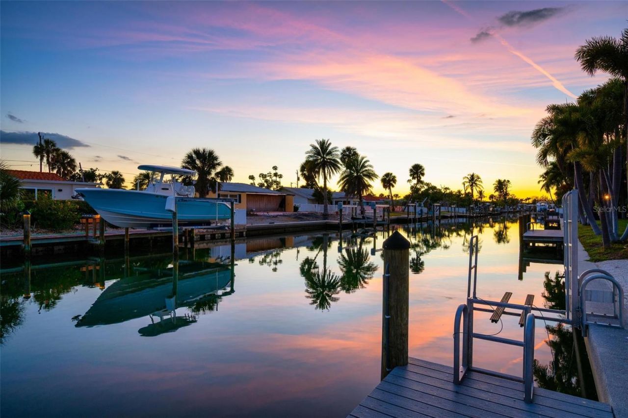 616 Foxworth Lane, Holmes Beach, FL 34217 Photo
