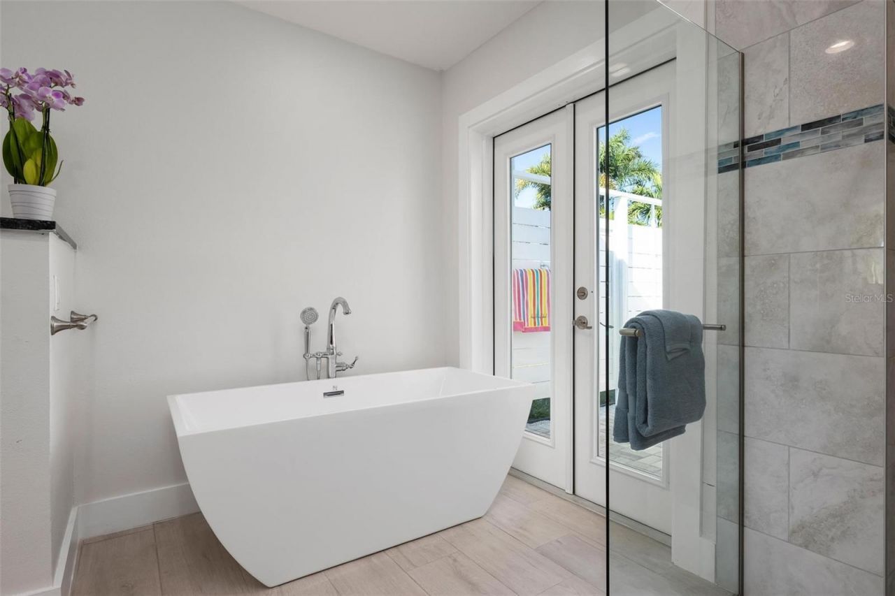 616 Foxworth Lane, Holmes Beach, FL 34217 Photo