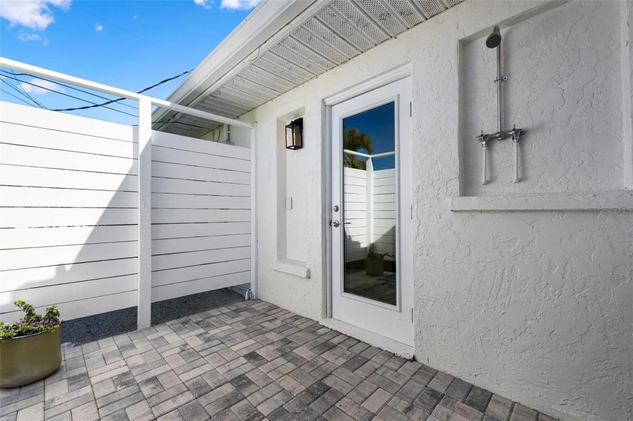 616 Foxworth Lane, Holmes Beach, FL 34217 Photo