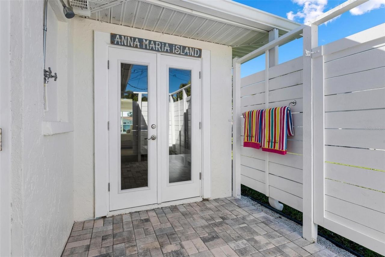 616 Foxworth Lane, Holmes Beach, FL 34217 Photo