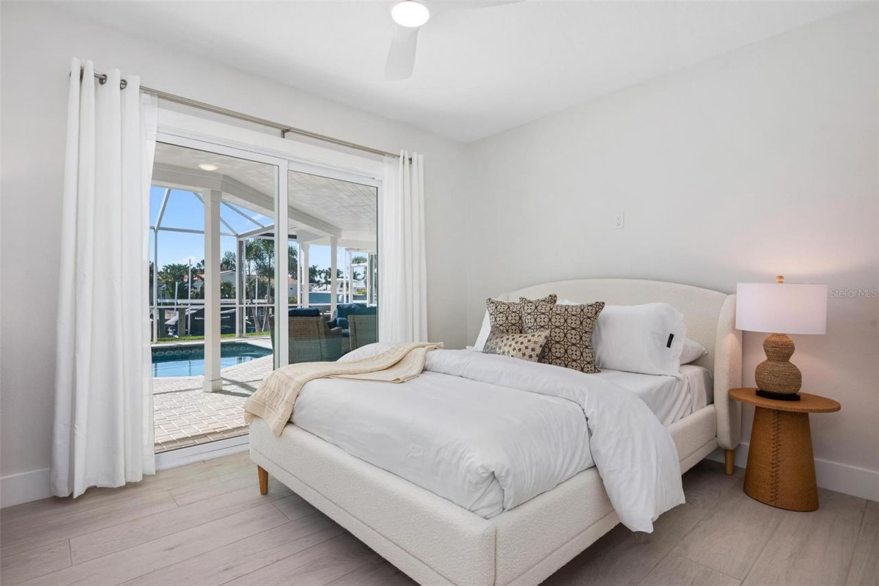 616 Foxworth Lane, Holmes Beach, FL 34217 Photo