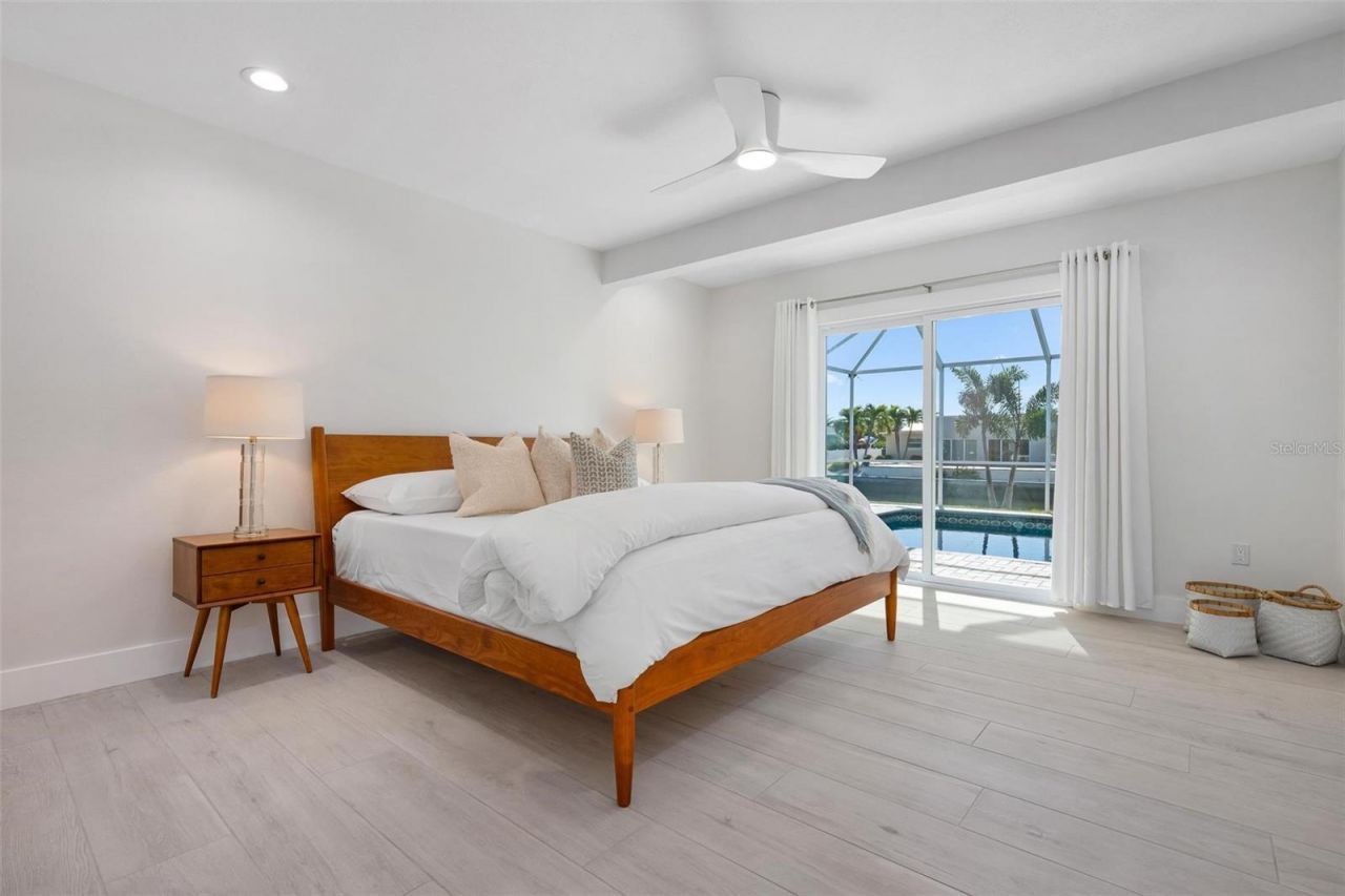 616 Foxworth Lane, Holmes Beach, FL 34217 Photo