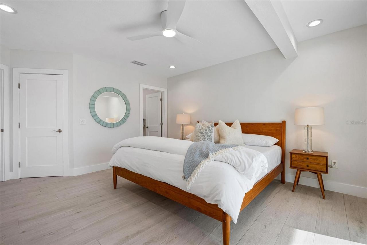 616 Foxworth Lane, Holmes Beach, FL 34217 Photo