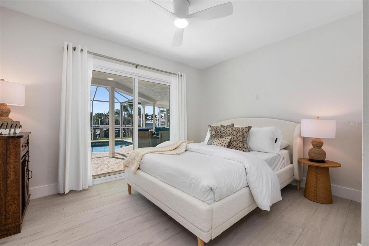 616 Foxworth Lane, Holmes Beach, FL 34217 Photo