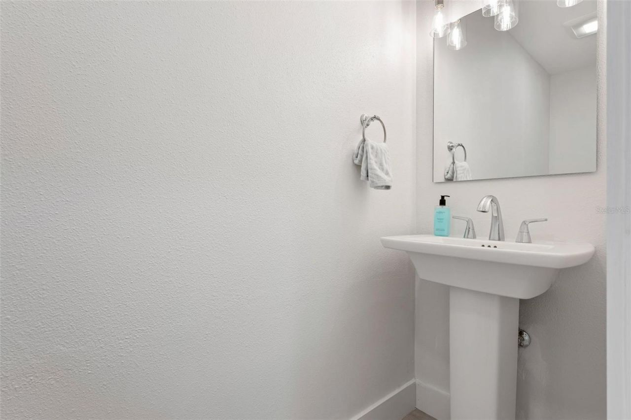 616 Foxworth Lane, Holmes Beach, FL 34217 Photo