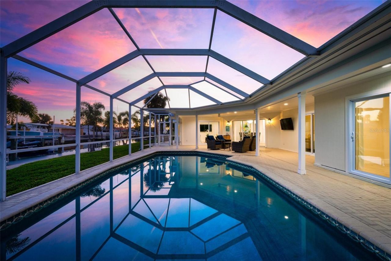 616 Foxworth Lane, Holmes Beach, FL 34217 Photo