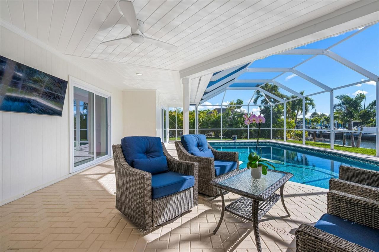 616 Foxworth Lane, Holmes Beach, FL 34217 Photo