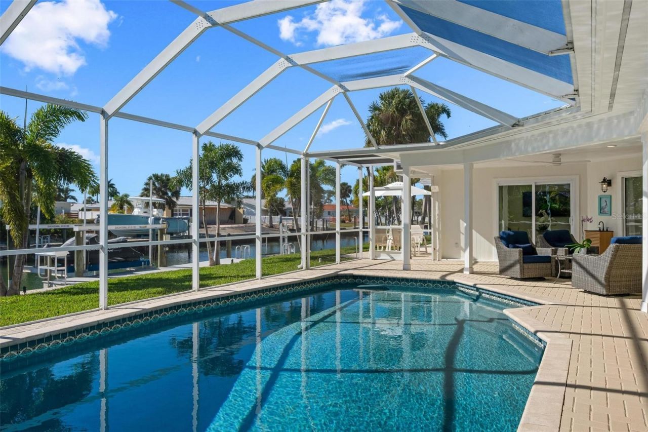 616 Foxworth Lane, Holmes Beach, FL 34217 Photo