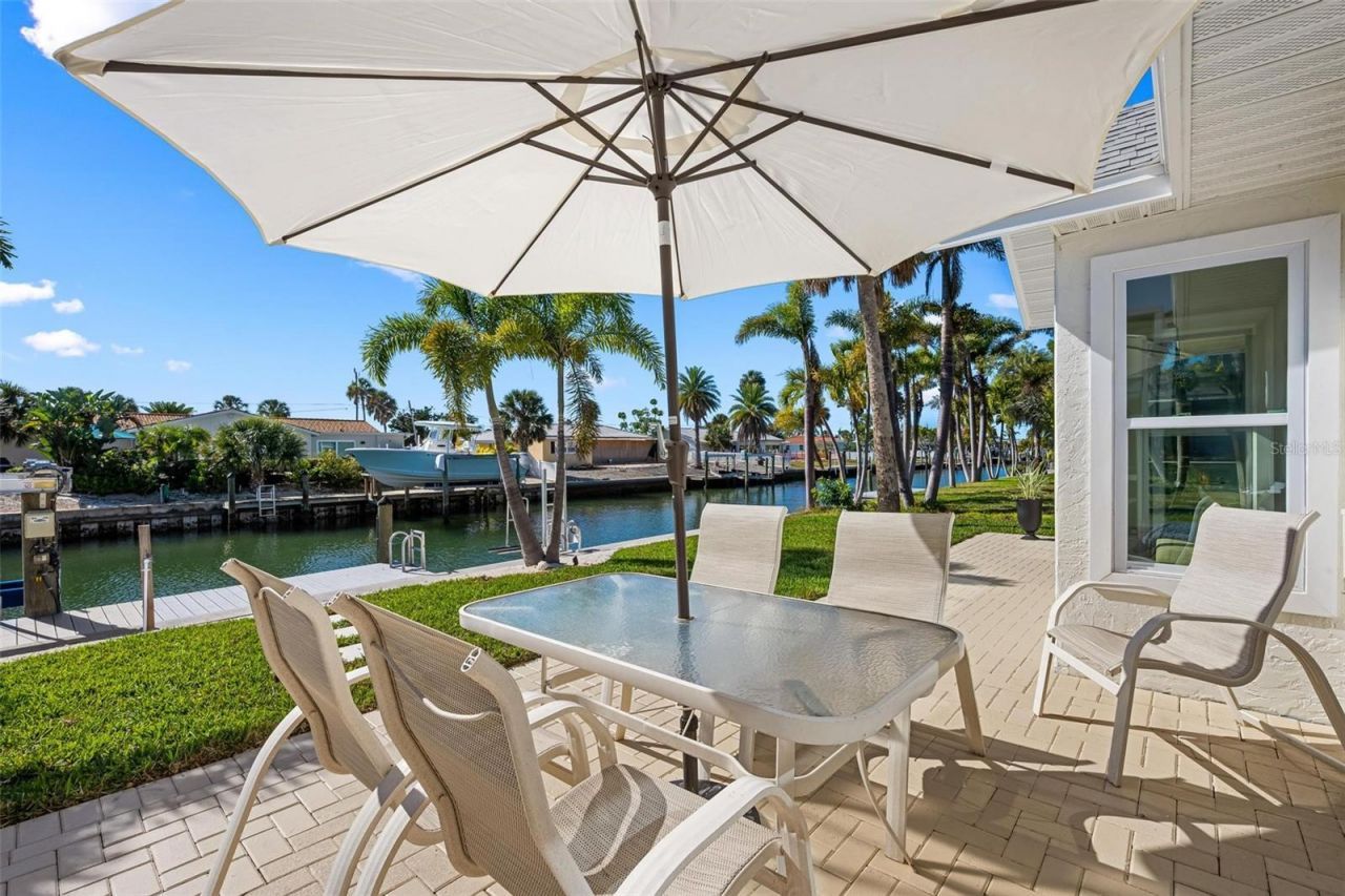 616 Foxworth Lane, Holmes Beach, FL 34217 Photo