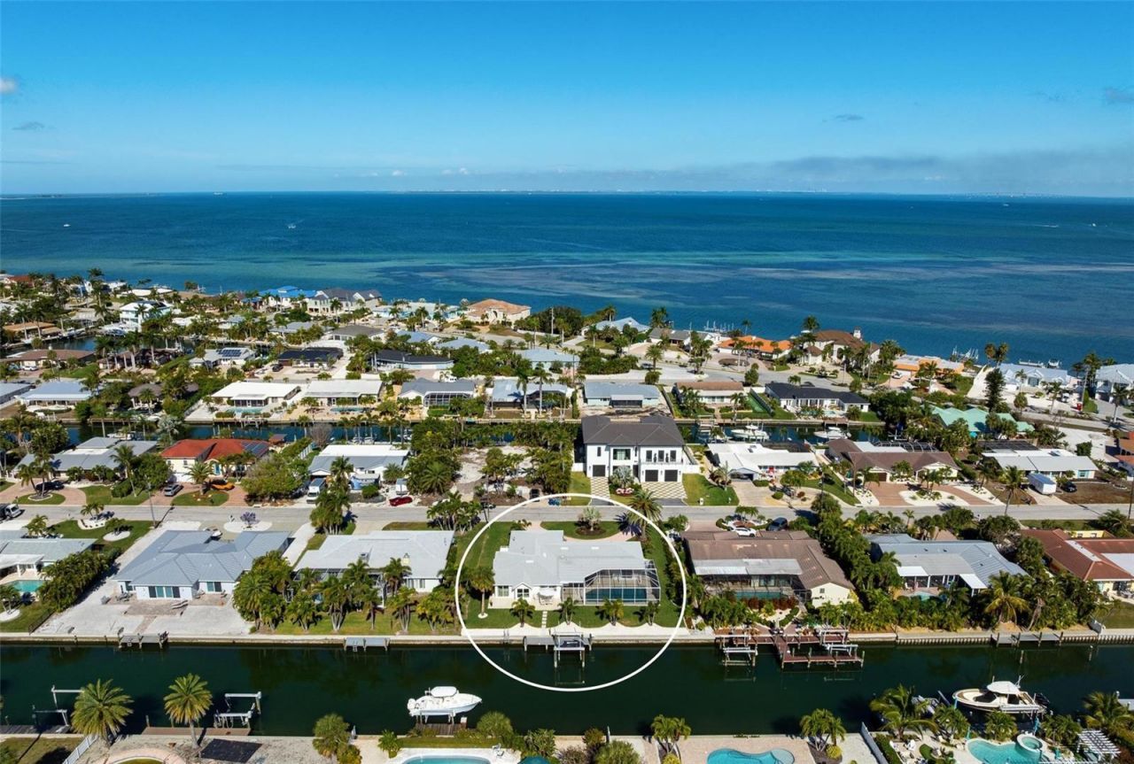 616 Foxworth Lane, Holmes Beach, FL 34217 Photo