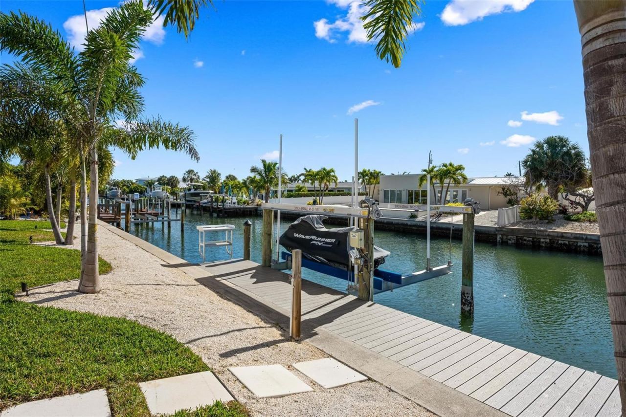 616 Foxworth Lane, Holmes Beach, FL 34217 Photo