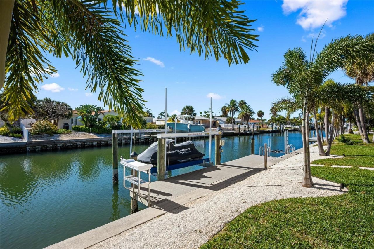 616 Foxworth Lane, Holmes Beach, FL 34217 Photo