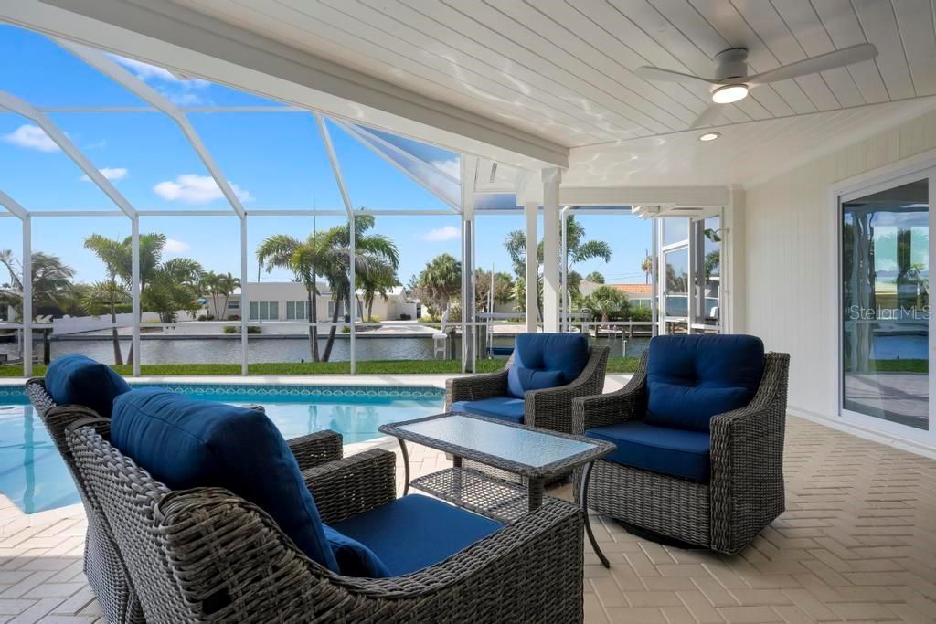 616 Foxworth Lane, Holmes Beach, FL 34217 Photo