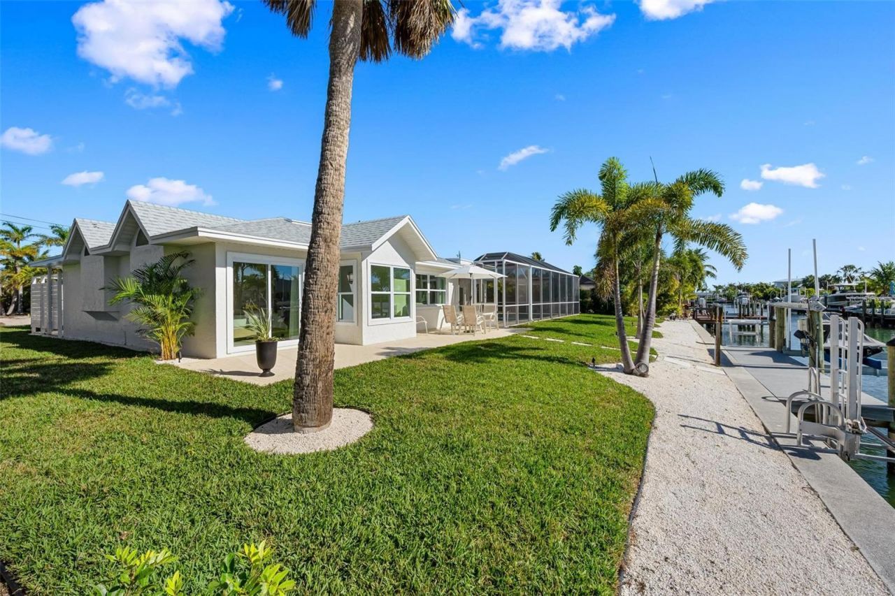 616 Foxworth Lane, Holmes Beach, FL 34217 Photo