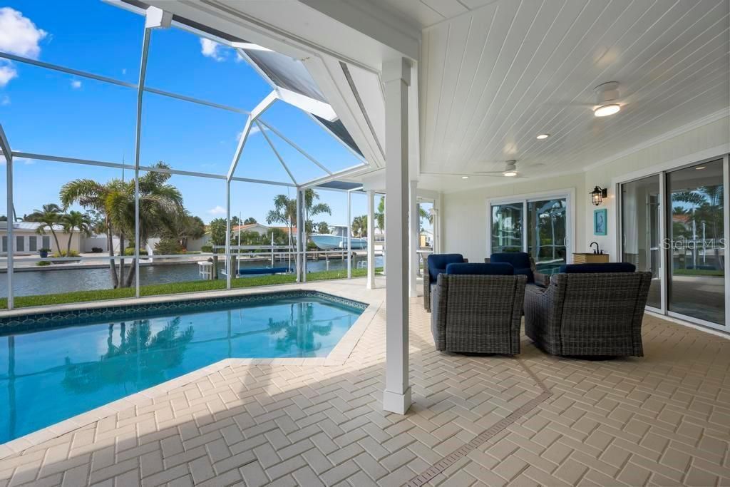 616 Foxworth Lane, Holmes Beach, FL 34217 Photo