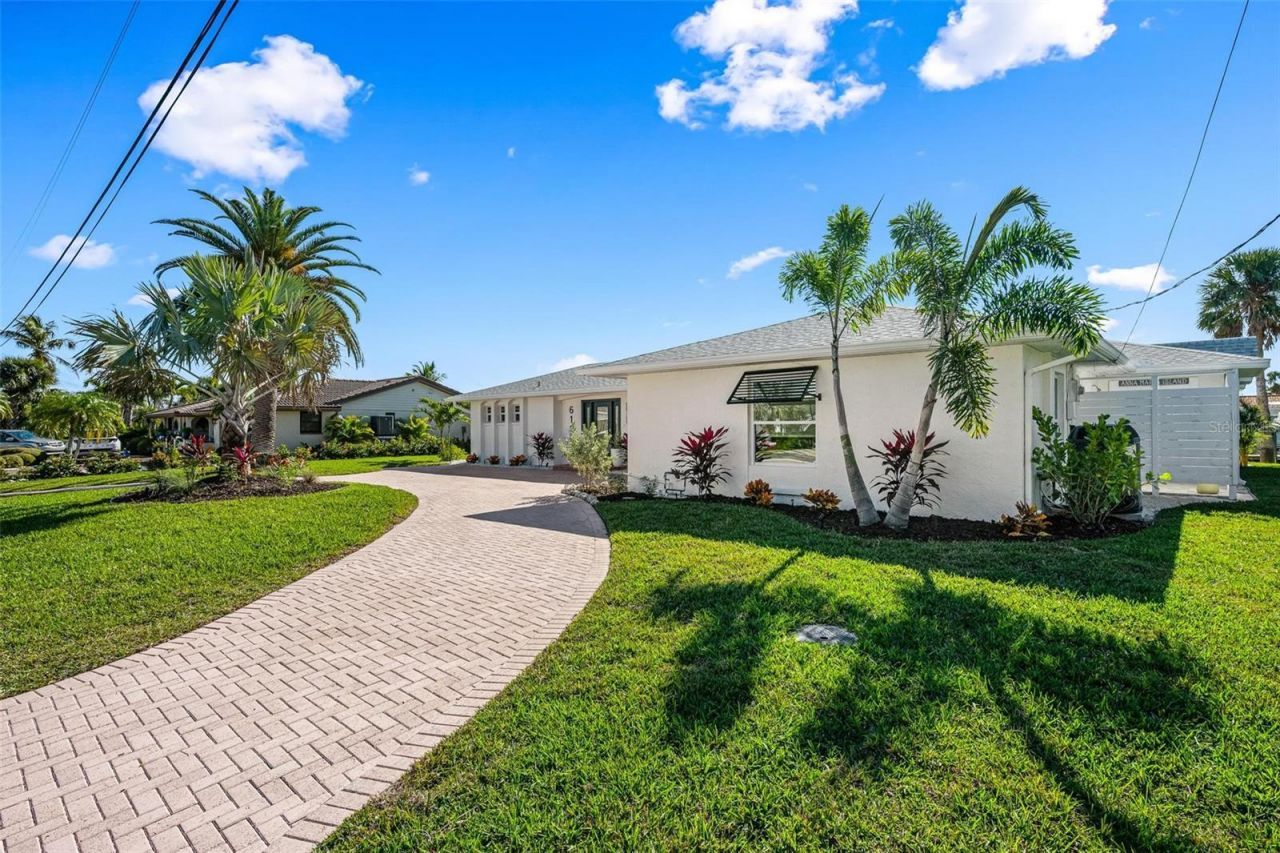 616 Foxworth Lane, Holmes Beach, FL 34217 Photo