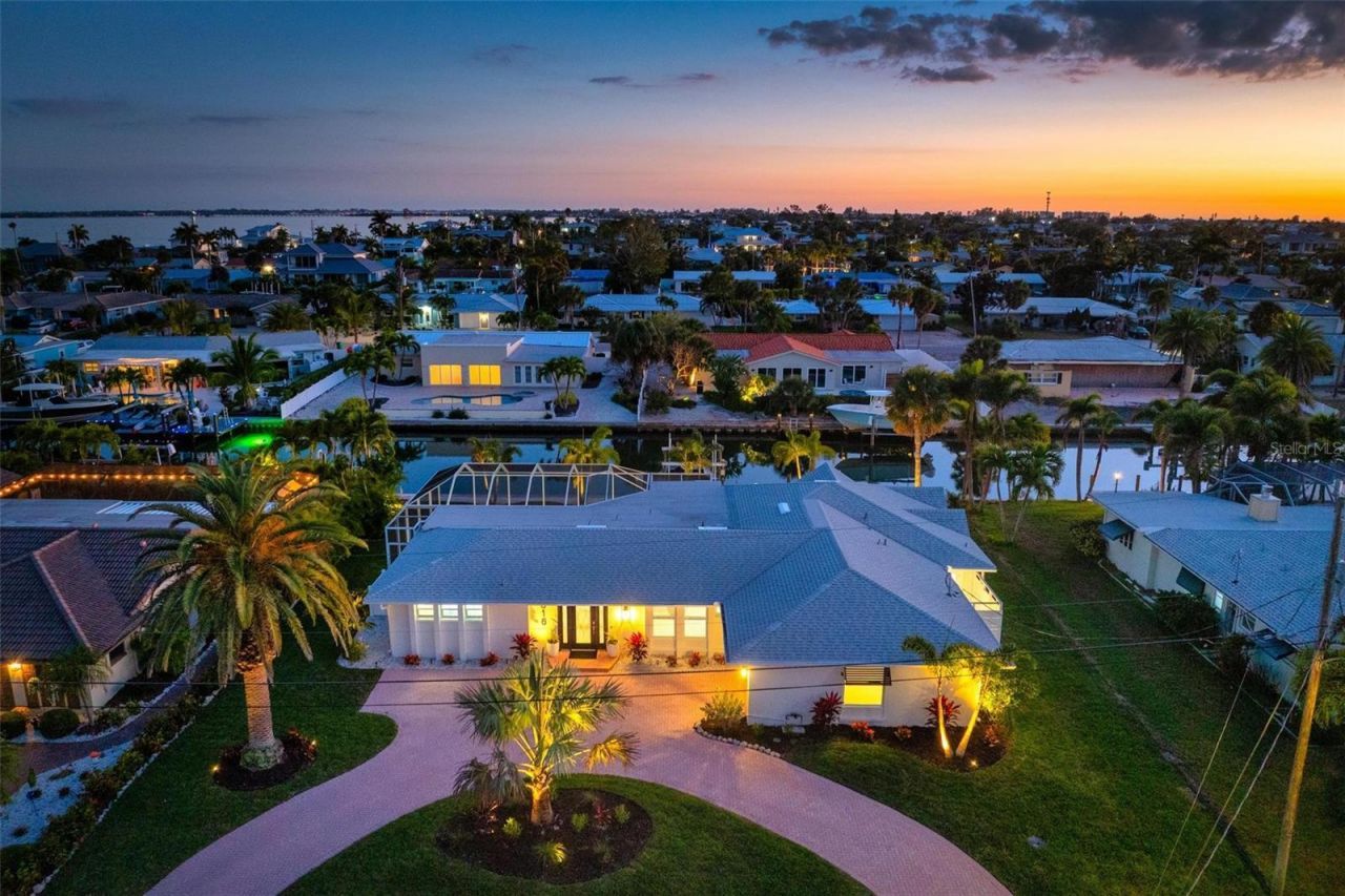 616 Foxworth Lane, Holmes Beach, FL 34217 Photo