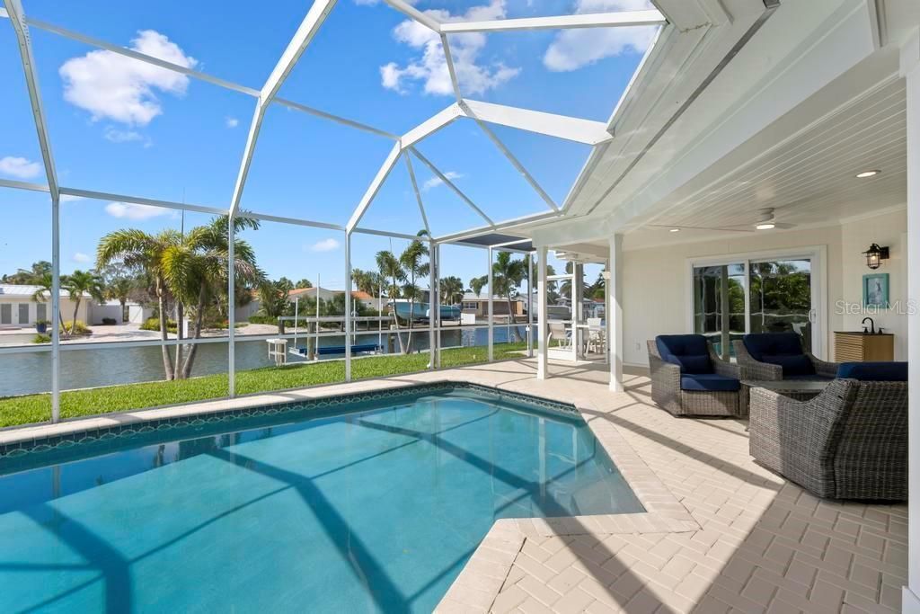 616 Foxworth Lane, Holmes Beach, FL 34217 Photo