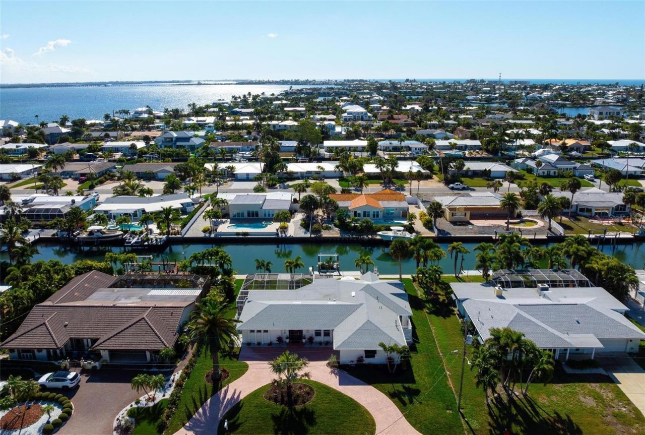 616 Foxworth Lane, Holmes Beach, FL 34217 Photo