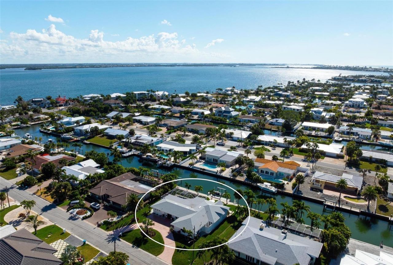 616 Foxworth Lane, Holmes Beach, FL 34217 Photo