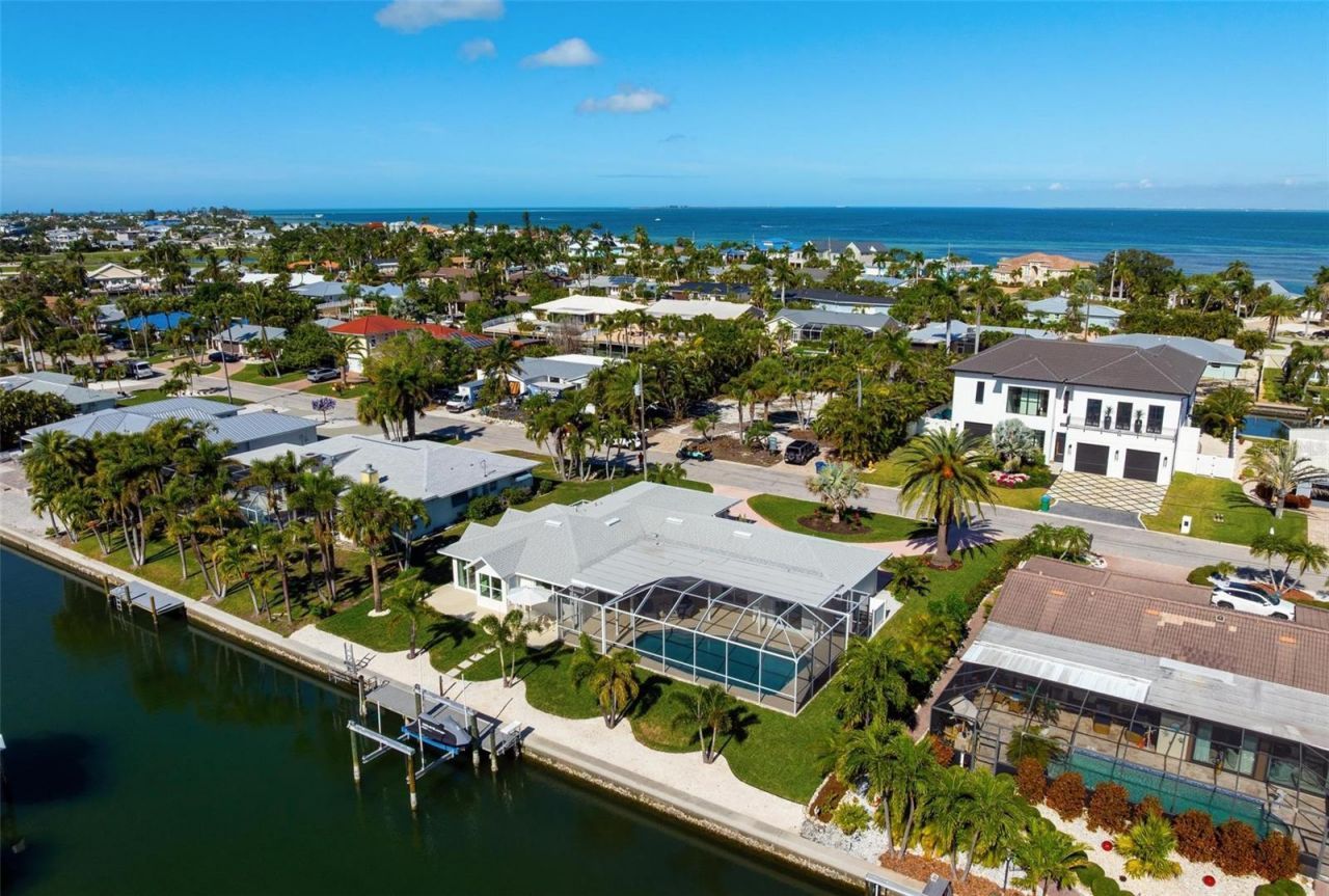 616 Foxworth Lane, Holmes Beach, FL 34217 Photo