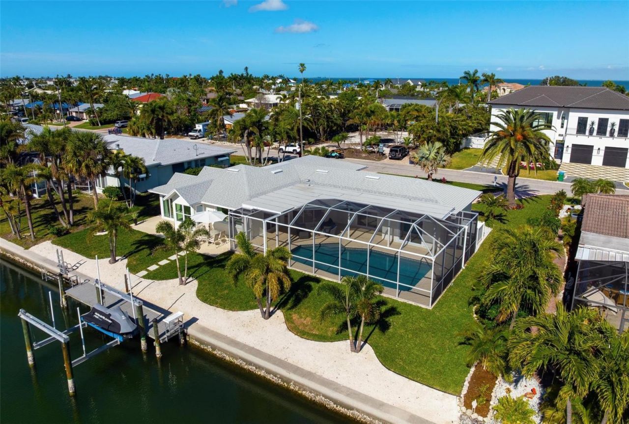 616 Foxworth Lane, Holmes Beach, FL 34217 Photo