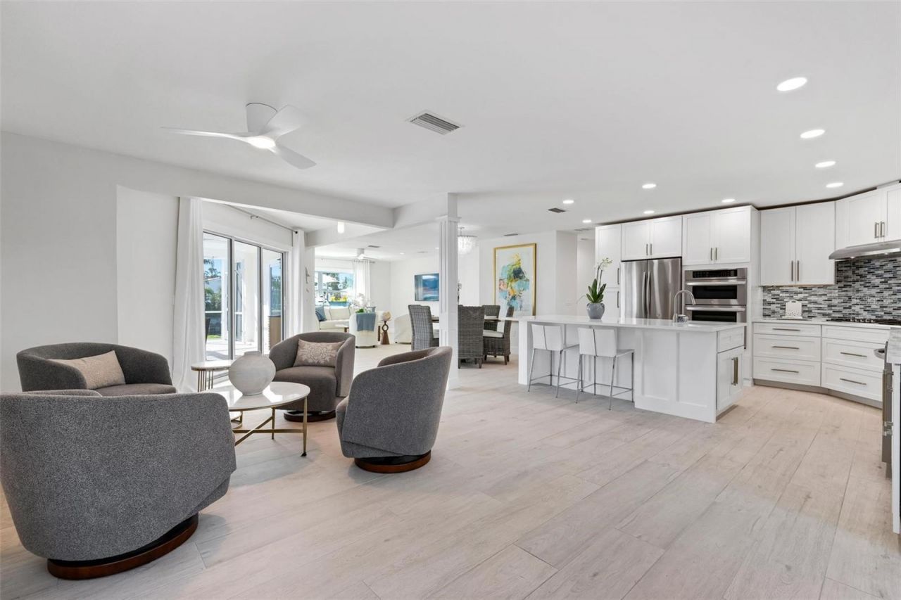 616 Foxworth Lane, Holmes Beach, FL 34217 Photo