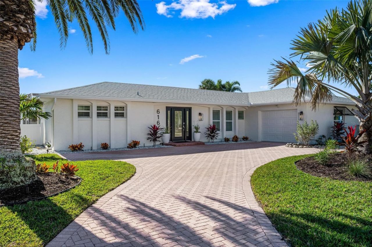 616 Foxworth Lane, Holmes Beach, FL 34217 Photo