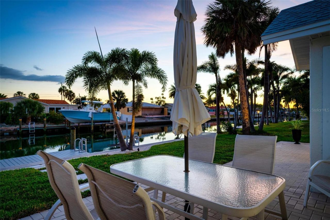 616 Foxworth Lane, Holmes Beach, FL 34217 Photo