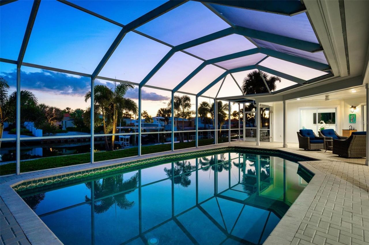 616 Foxworth Lane, Holmes Beach, FL 34217 Photo