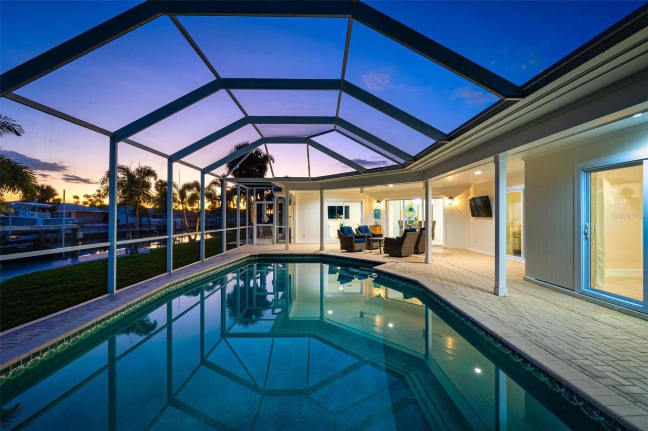 616 Foxworth Lane, Holmes Beach, FL 34217 Photo