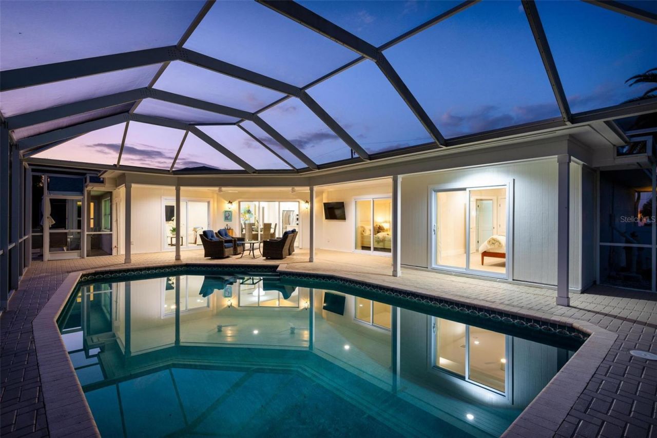 616 Foxworth Lane, Holmes Beach, FL 34217 Photo