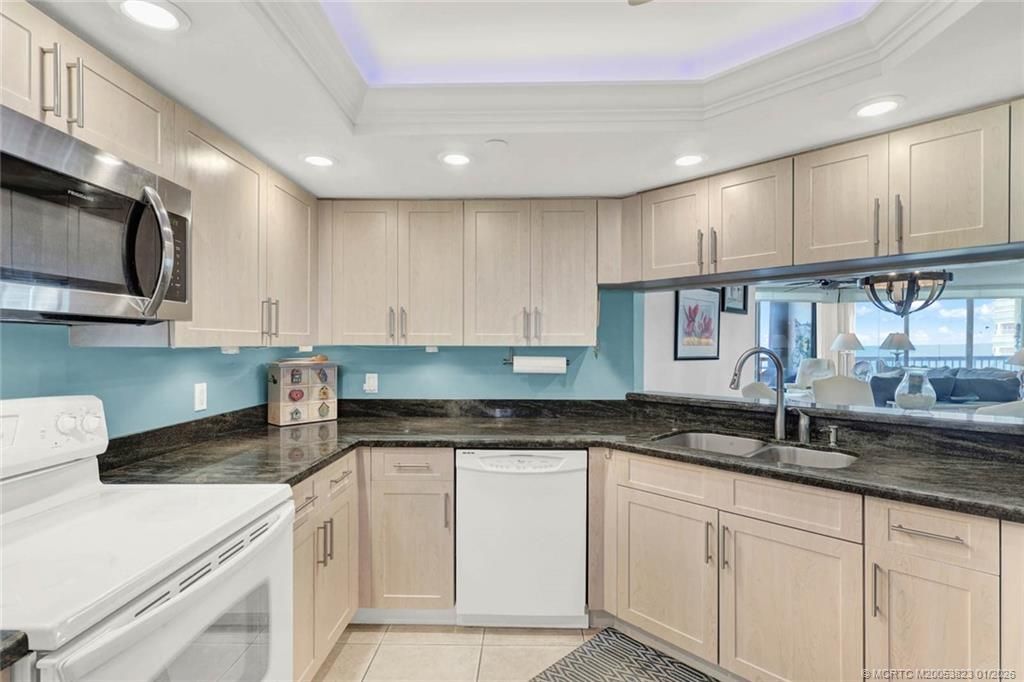 8880 S Ocean Drive, Unit 1004, Jensen Beach, FL 34957 Photo