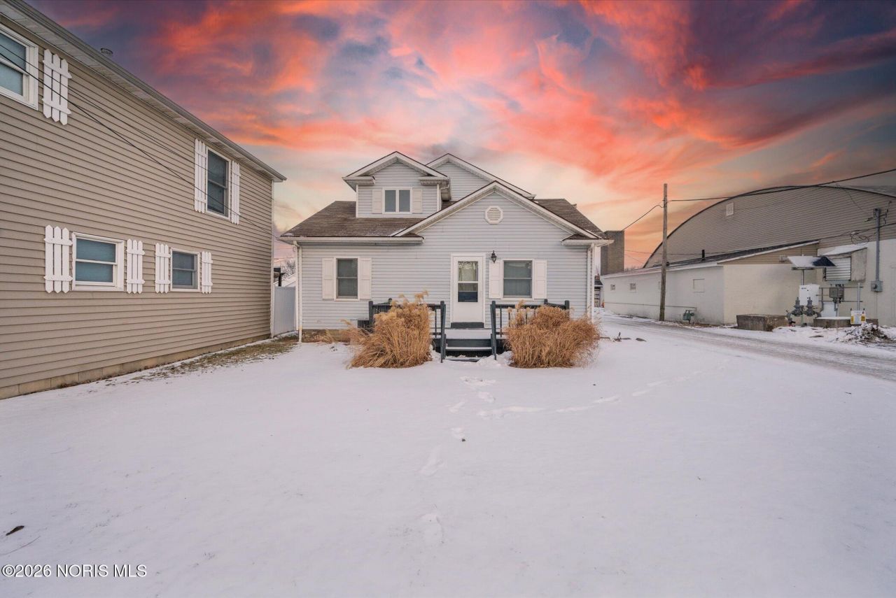 100 W Union Street, Walbridge, OH 43465 Main Photo