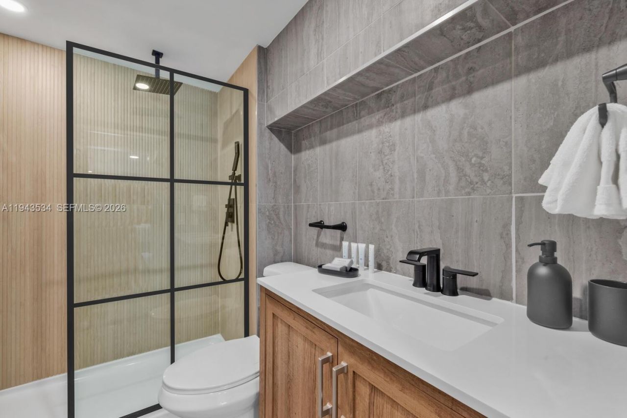 5445 Collins Ave, Unit M9 M10 M11, Miami Beach, FL 33140 Photo