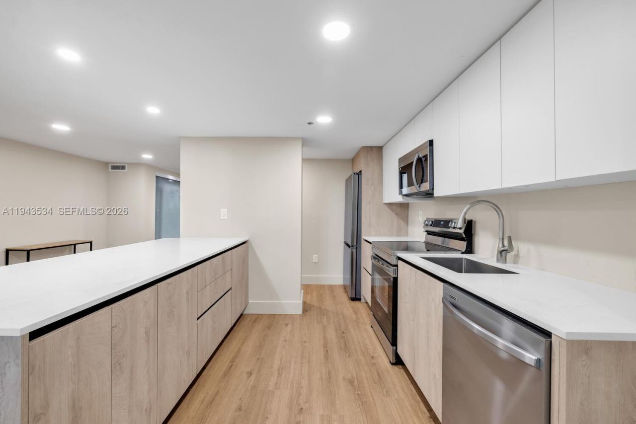 5445 Collins Ave, Unit M9 M10 M11, Miami Beach, FL 33140 Photo