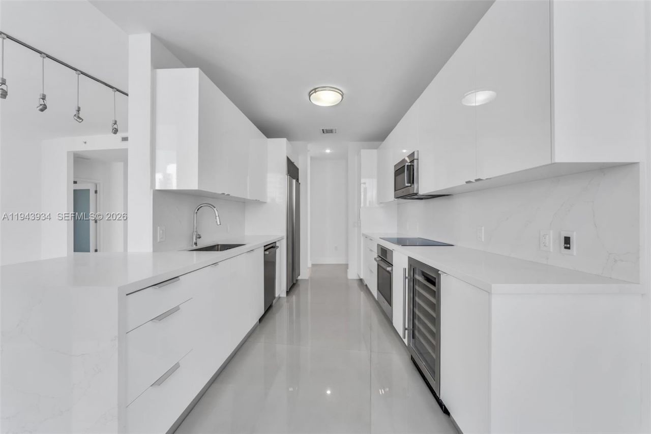 901 Brickell Key Blvd, Unit 3206, Miami, FL 33131 Photo