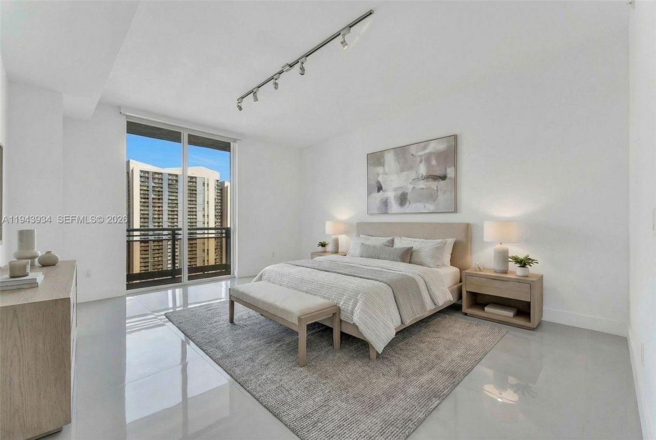 901 Brickell Key Blvd, Unit 3206, Miami, FL 33131 Photo