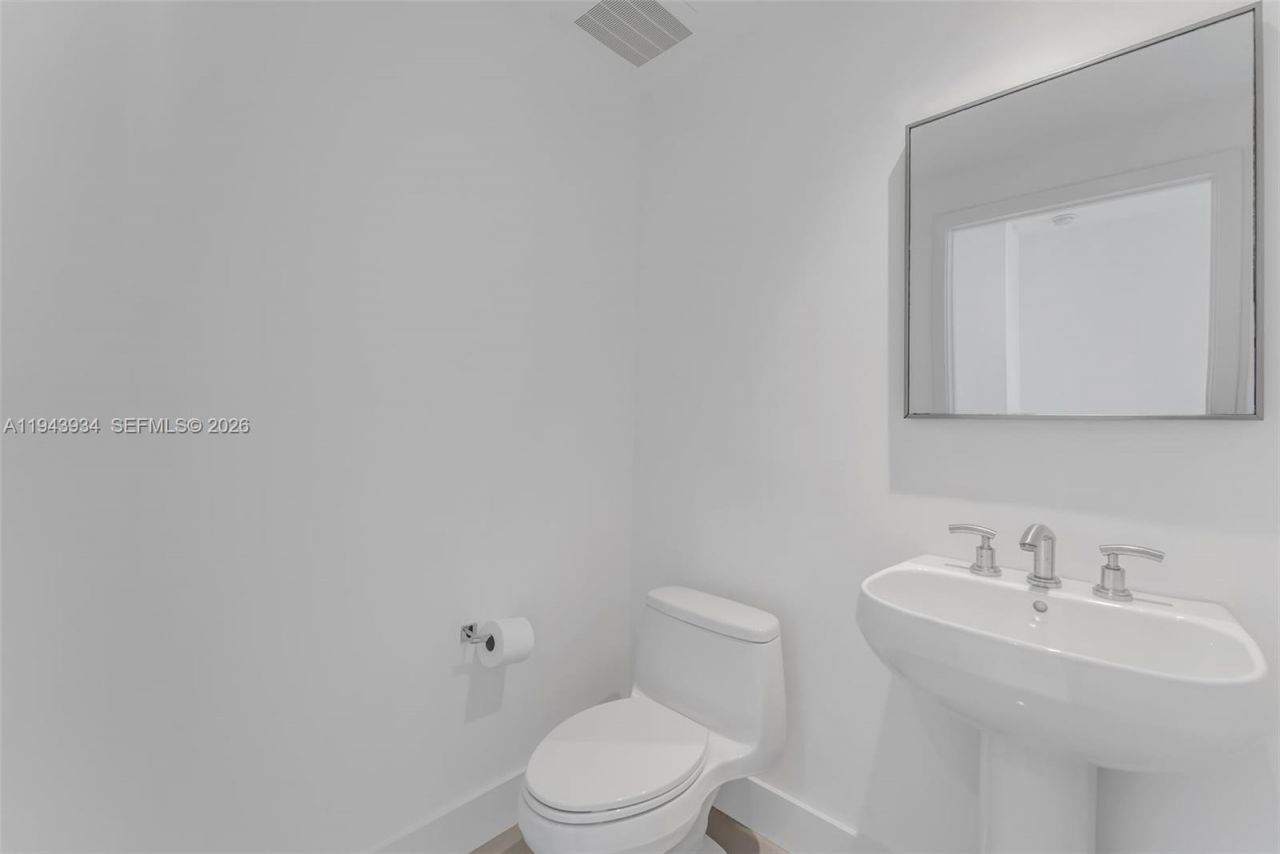 901 Brickell Key Blvd, Unit 3206, Miami, FL 33131 Photo