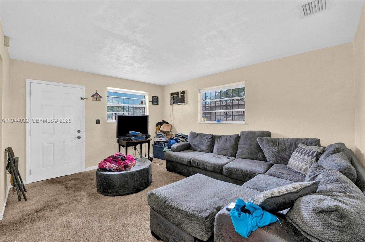 1900 NW 88th St, Miami, FL 33147 Photo