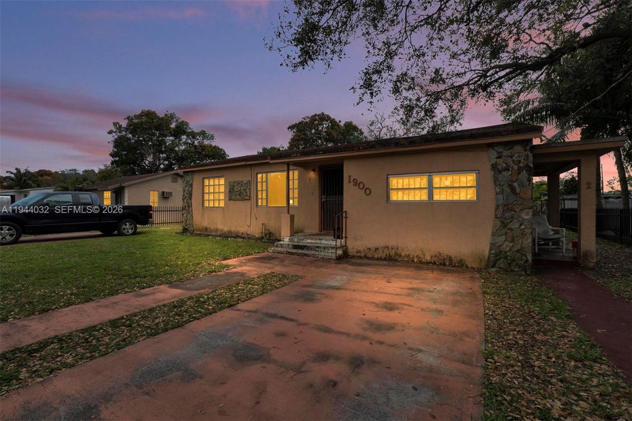 1900 NW 88th St, Miami, FL 33147 Photo