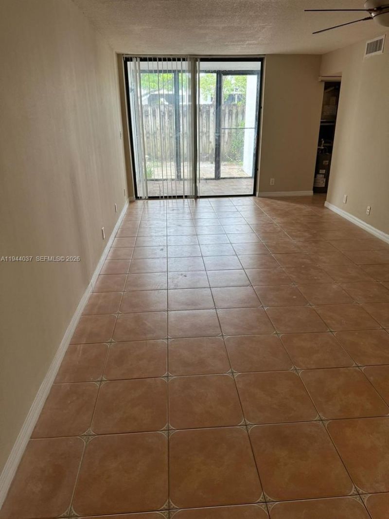 216 Lake Pointe Dr, Unit 120, Oakland Park, FL 33309 Main Photo